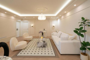 Molly Homestay - walk to Yu Garden and the Bund 3bedrooms 1study 2 bathrooms elevator apartment